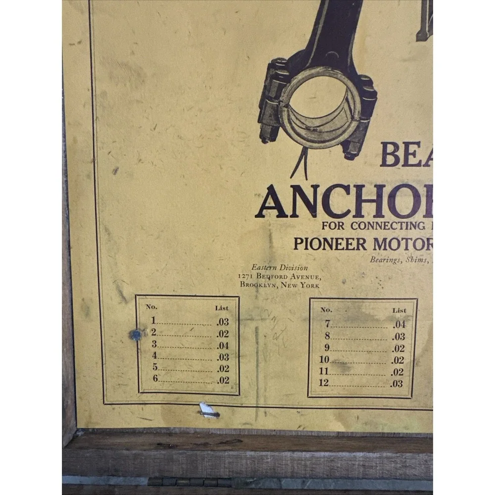 Vintage Pioneer Automotive Bearing Anchor Screw Display‎ Case With Screws